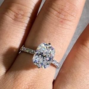 NEW 18K white gold Oval cut diamond ring size 6